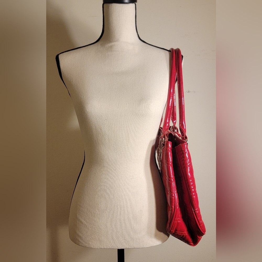 Red hand bag - Picture 2 of 4